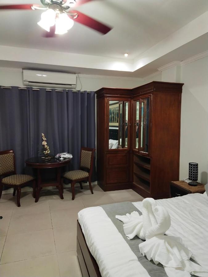 Bourbon St Apts Condo 16 อังเฮเลส ภายนอก รูปภาพ
